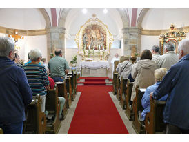 Feier des Mährisch-Neustädter Wachsstockfestes an der Weingartenkapelle (© Karl-Franz Thiede)